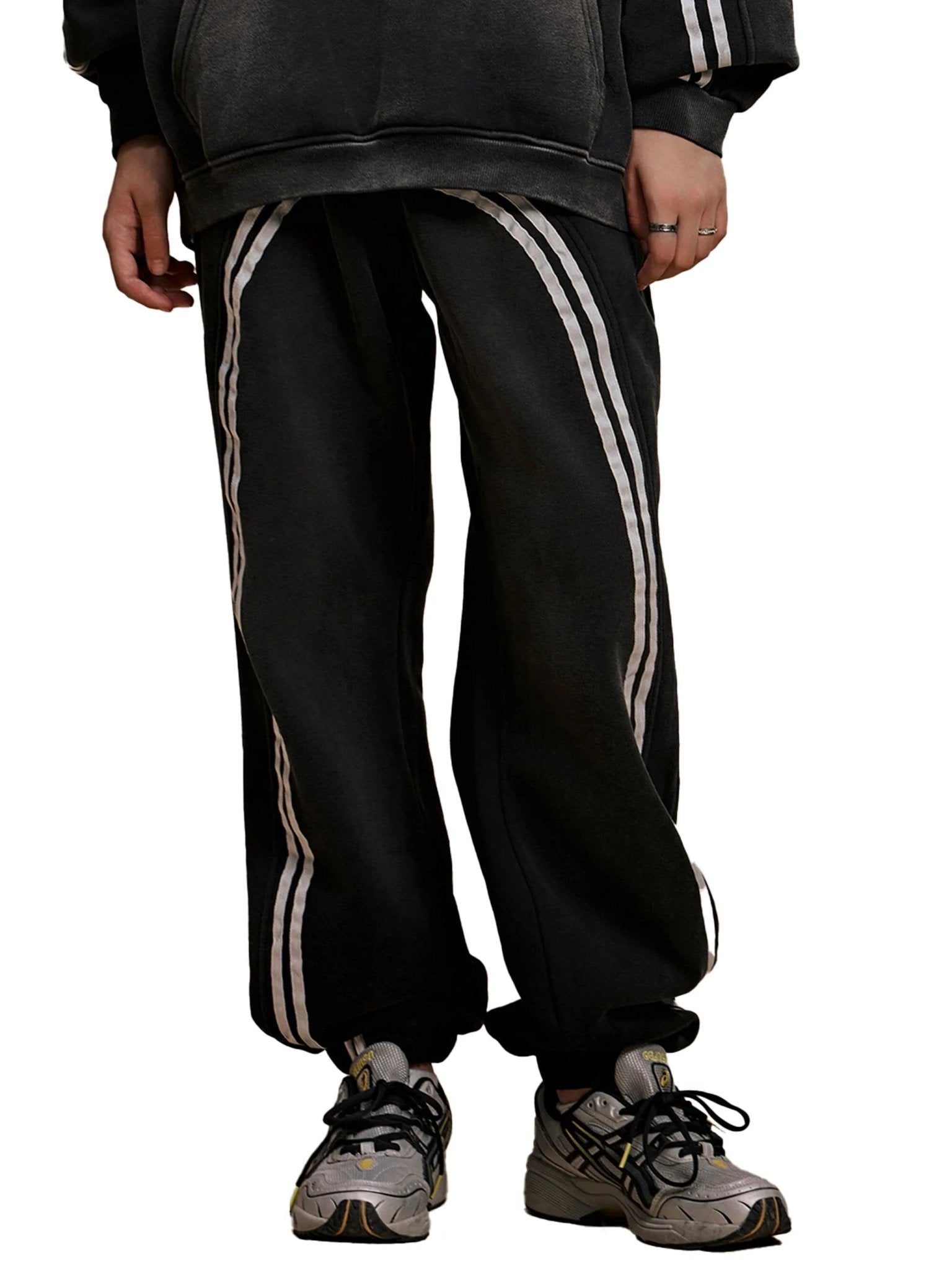 BEESMOOVE Noir Motion Kit Set - Jogged Sweatpants - Beesmoove